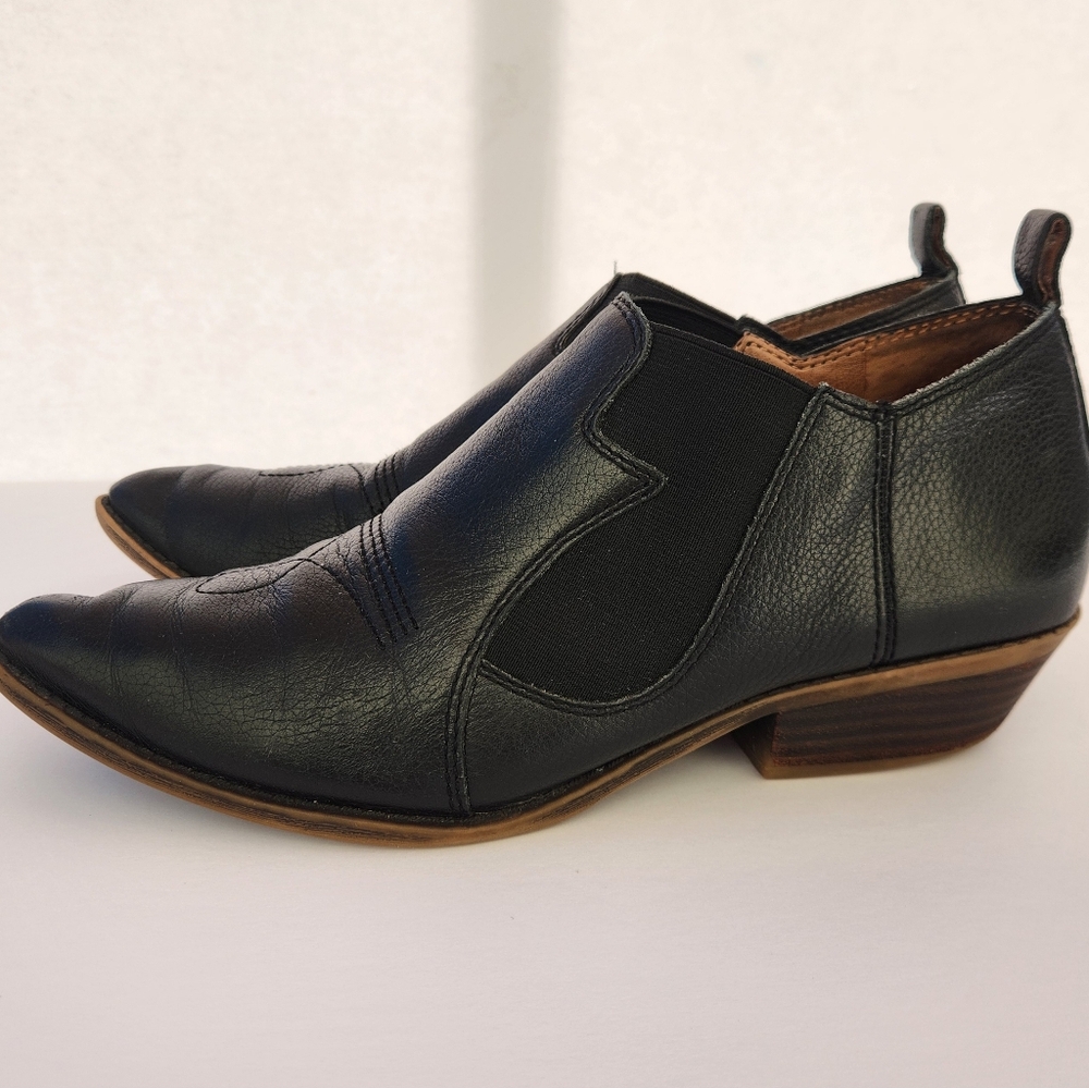 Lucky Brand black leather ankle booties 1" stacked block heel western